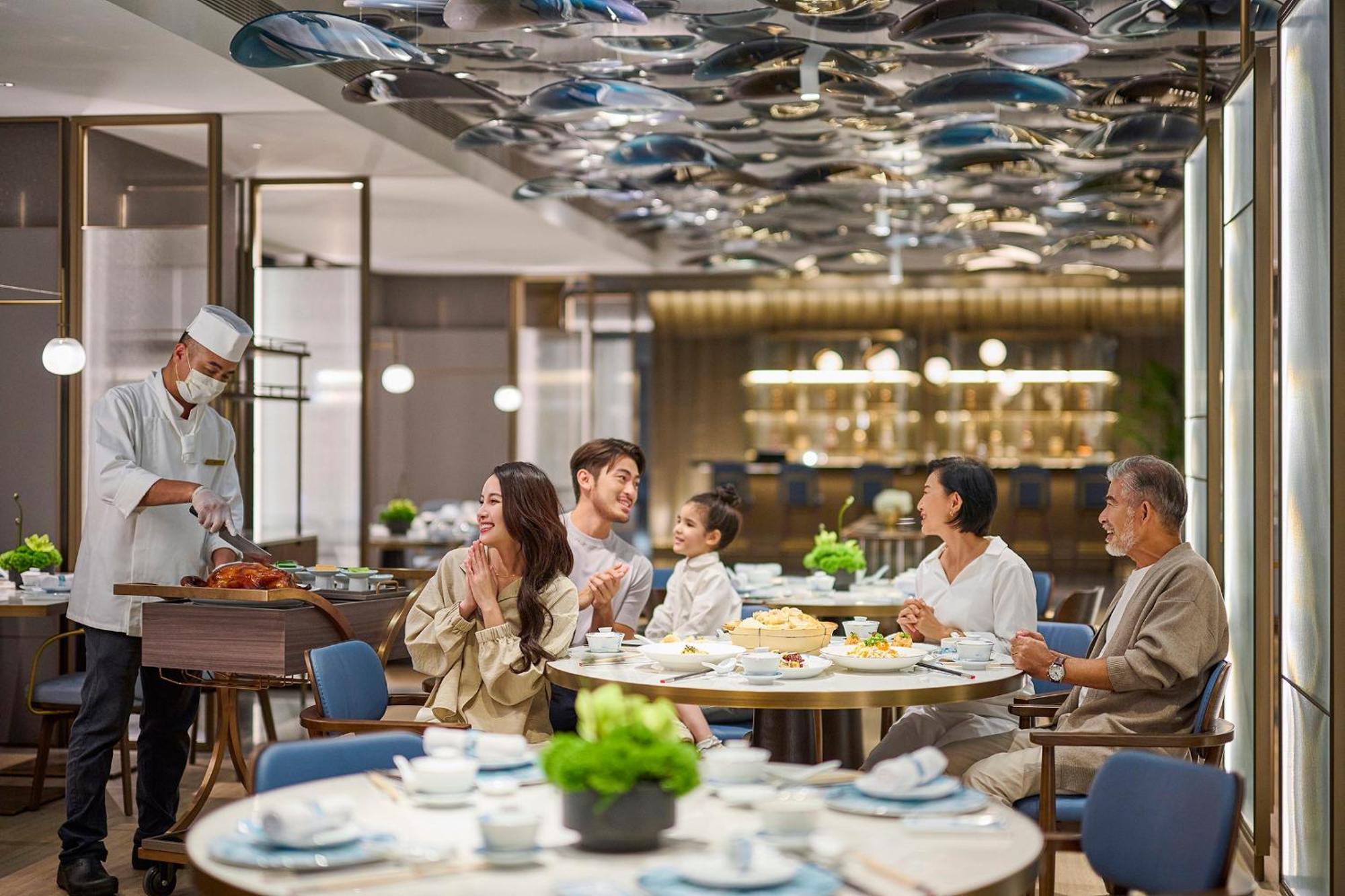 Отель Intercontinental Kaohsiung By Ihg Экстерьер фото The Club at Hong Kong International Airport