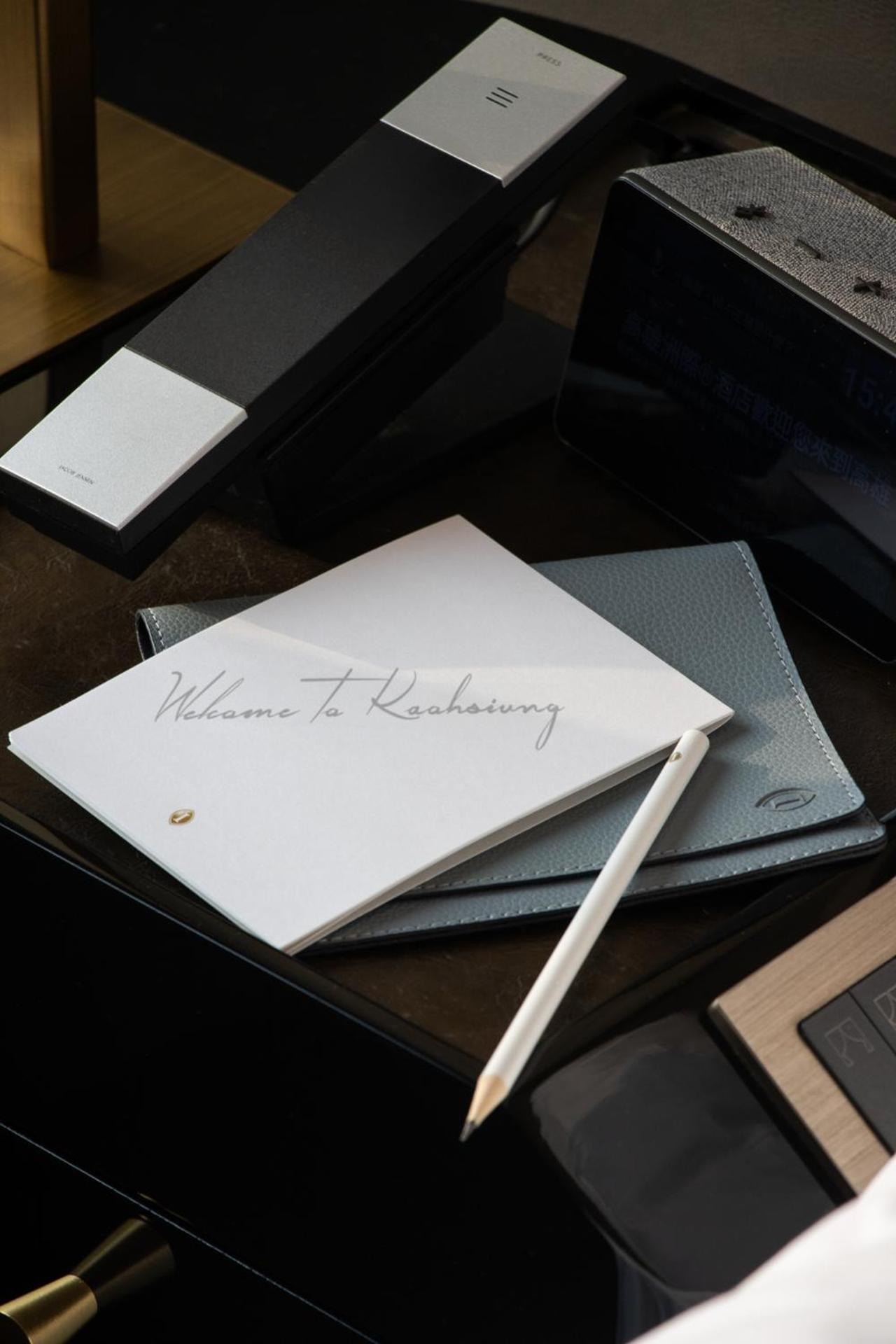 Отель Intercontinental Kaohsiung By Ihg Экстерьер фото Apple Pencil and the Apple Folio