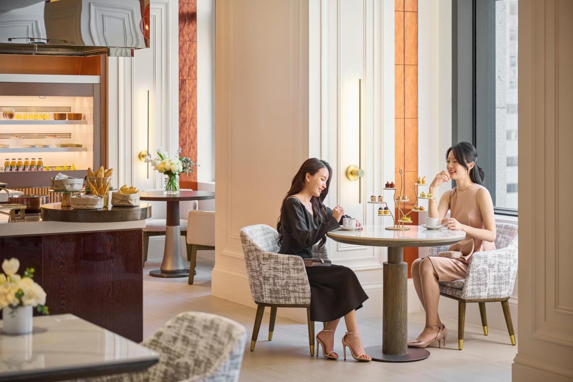 Отель Intercontinental Kaohsiung By Ihg Экстерьер фото The Lounge at the Westin Hong Kong