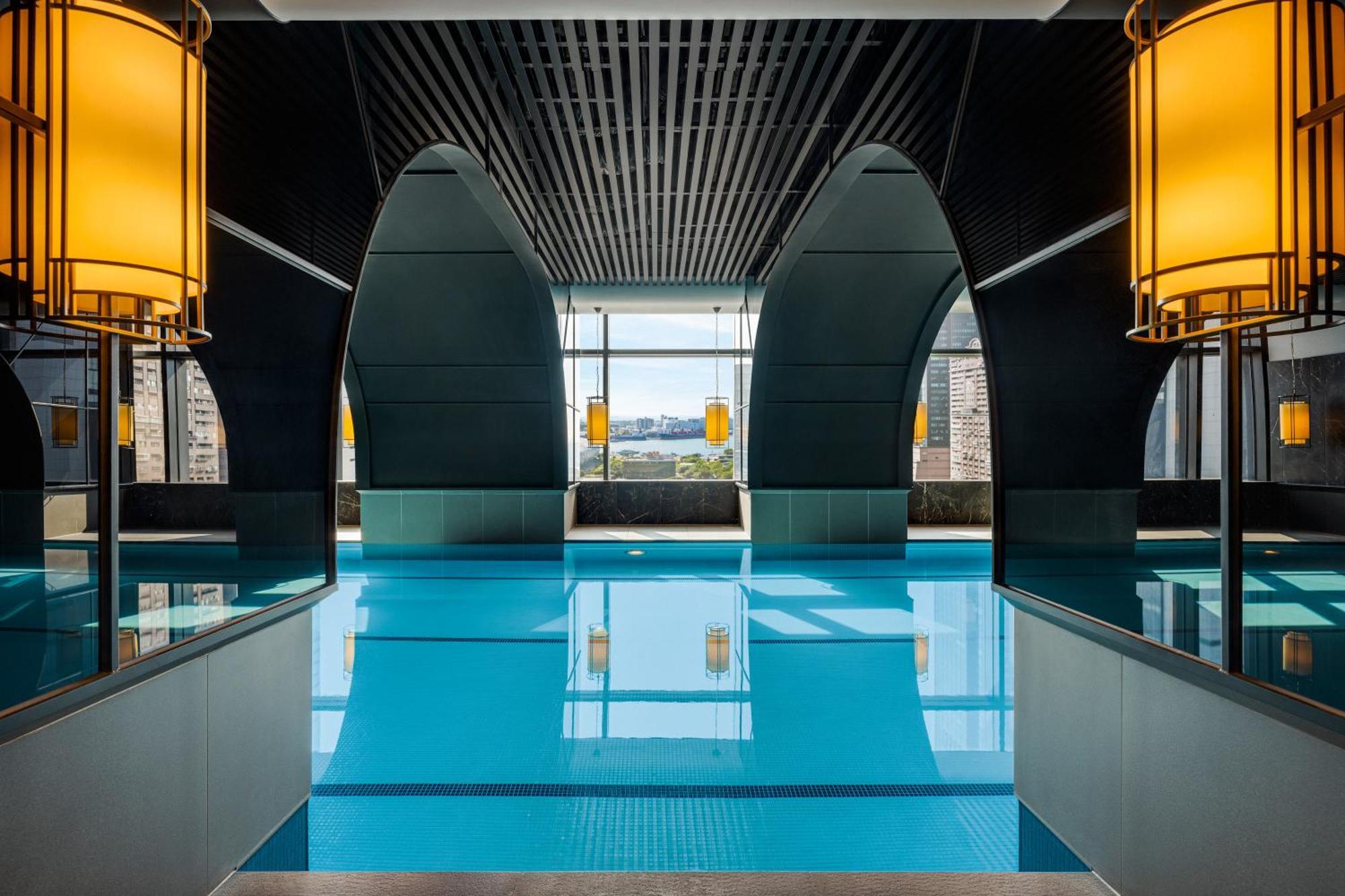 Отель Intercontinental Kaohsiung By Ihg Экстерьер фото The pool at the hotel