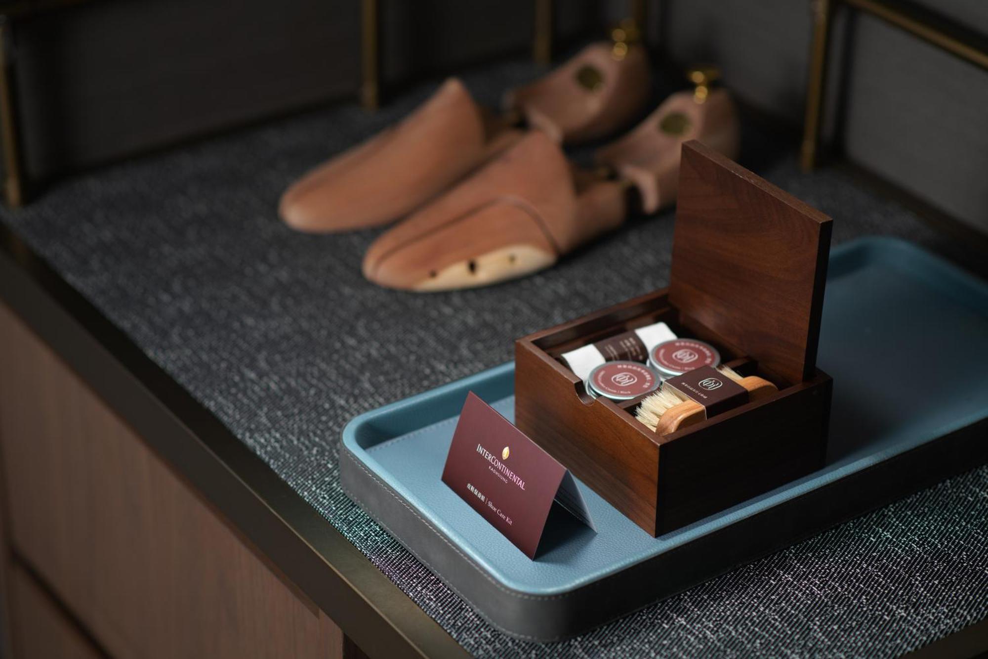 Отель Intercontinental Kaohsiung By Ihg Экстерьер фото Shoe shine kit